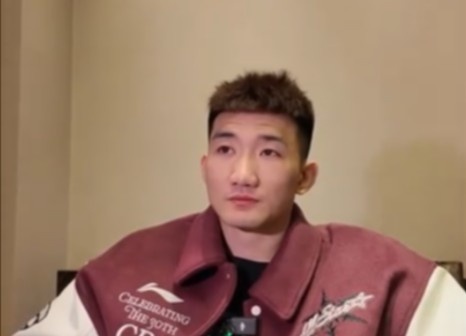 咋形容你和王博的关系?孙铭徽:像家人 他训练&生活中很照顾我们
